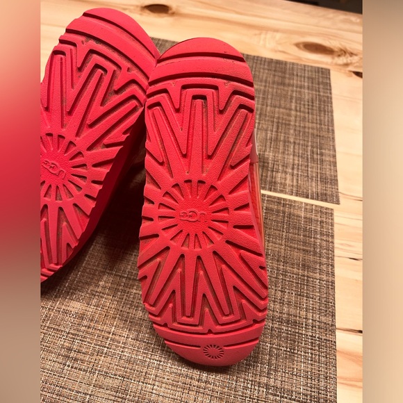 UGG 🤩 Classic Clear Samba Red Boots Size 7 - Picture 5 of 13
